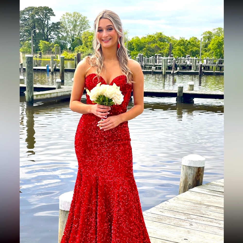 Like new Sherri Hill red sequined corset  prom dress. Pageant dress. Size 00